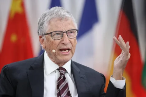 Bill Gates alerta que una IA sin control podría causar “mil millones de muertes”