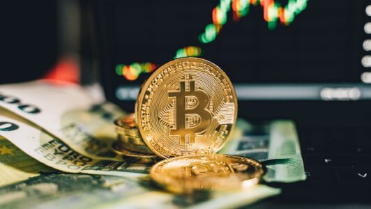 Bitcoin cierra agosto con un avance cercano al 25% y marca su mejor mes desde noviembre de 2024 pero se mantiene lejos de su máximo histórico