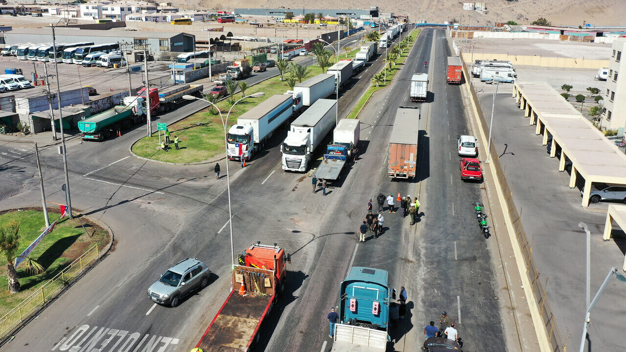 "Ya no es posible soportar nuevas alzas": Camioneros piden al Gobierno transparentar medidas ante nuevos aumentos en el precio del diésel