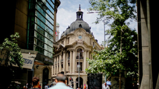 Colocaciones bancarias retroceden por menor consumo y desaceleración de los créditos para vivienda