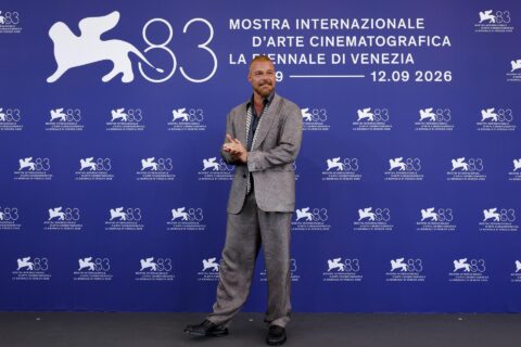 Ricky Martin debuta en el Festival de Venecia con “Hombre al agua” y afirma: “Mi refugio es contar historias”