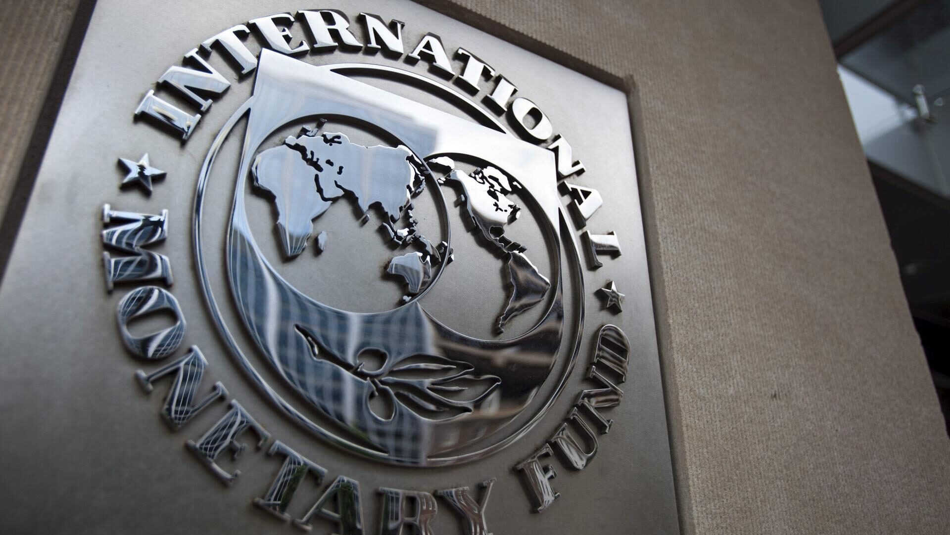 FMI respalda fórmula económica del Gobierno de recortar impuestos y reducir el gasto público: "Son medidas complementarias, no contrapuestas"