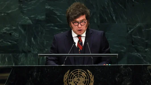 Milei aborda disputa territorial con el Reino Unido sobre las Malvinas y critica a la ONU: 