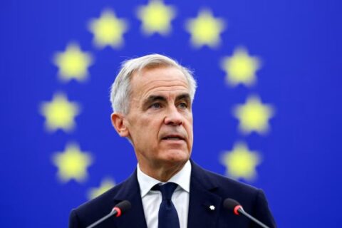 En Francia, el primer ministro de Canadá arremete contra Trump y respalda vínculos más estrechos con Europa