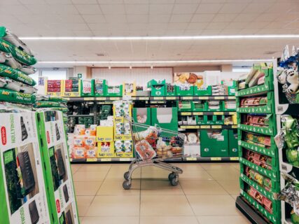 Canasta dieciochera con diferencias de hasta $55 mil: Sernac estrena cotizador de Fiestas Patrias para comparar precios de la canasta