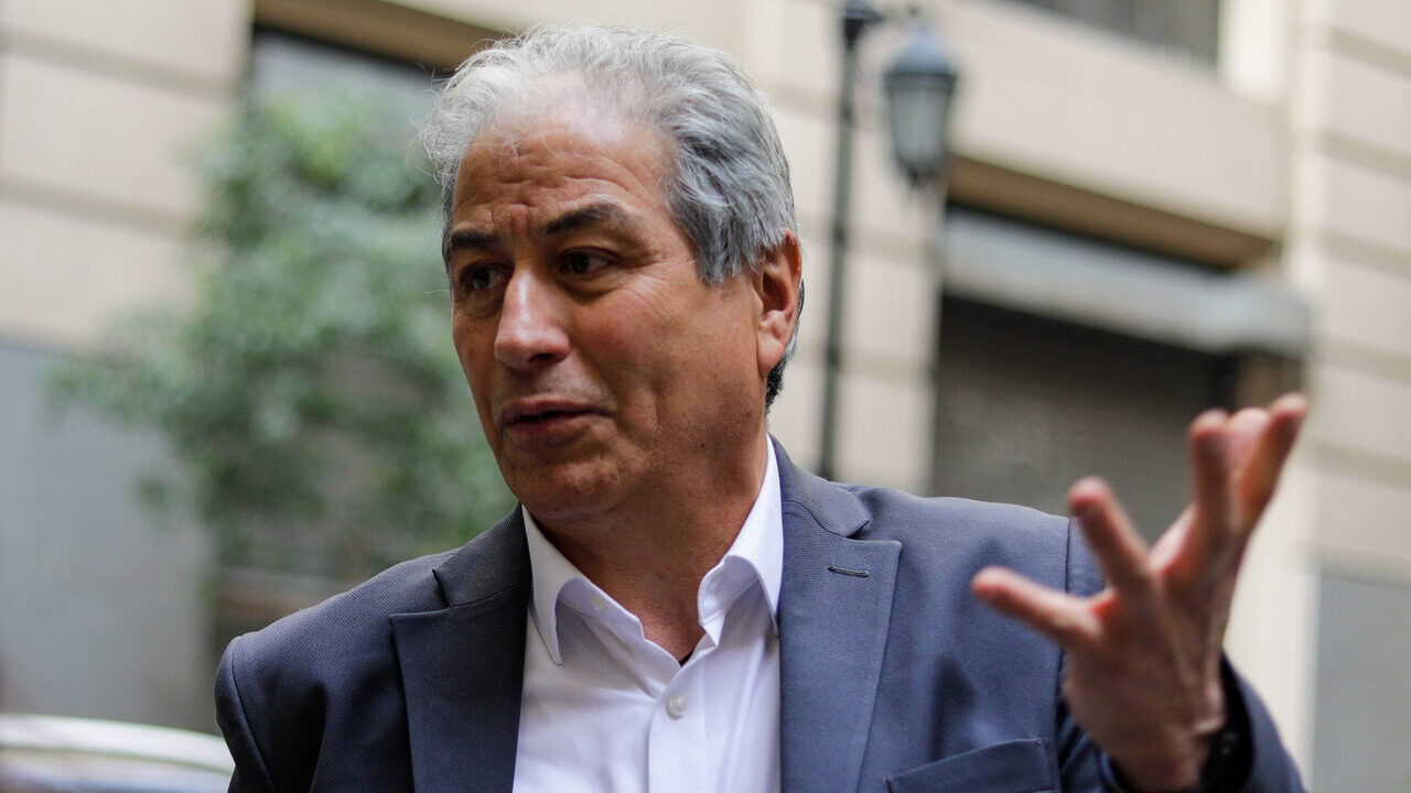 "Ni Tarzán hablaba así": Presidente del Colegio de Profesores critica el inglés de Kast en la ONU