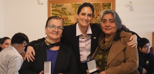 Reconocen a dos mujeres por su labor como Familias de Acogida: Suman más de 200 niños recibidos
