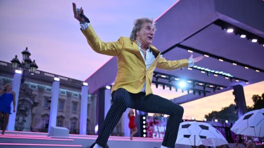 Rod Stewart anuncia su retiro de los escenarios con 