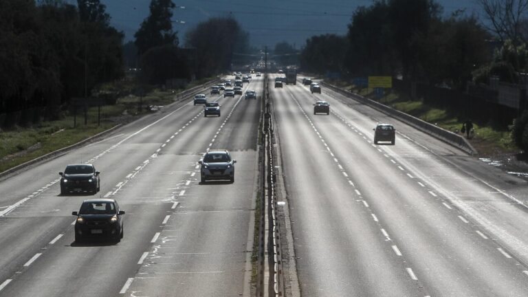 Viajar de Santiago a Viña del Mar en auto supera los $20.000 solo en bencina, casi un 20% más que hace un año