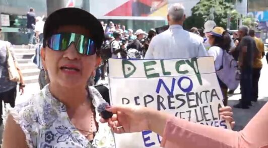 “No es presidenta” y “pedimos elecciones”: Venezolanos rechazan participación de Delcy Rodríguez en la Asamblea General de la ONU