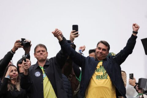 Elecciones en Brasil 2026: Tarcísio de Freitas, aliado de Flávio Bolsonaro, es reelecto como gobernador de Sao Paulo por amplia mayoría