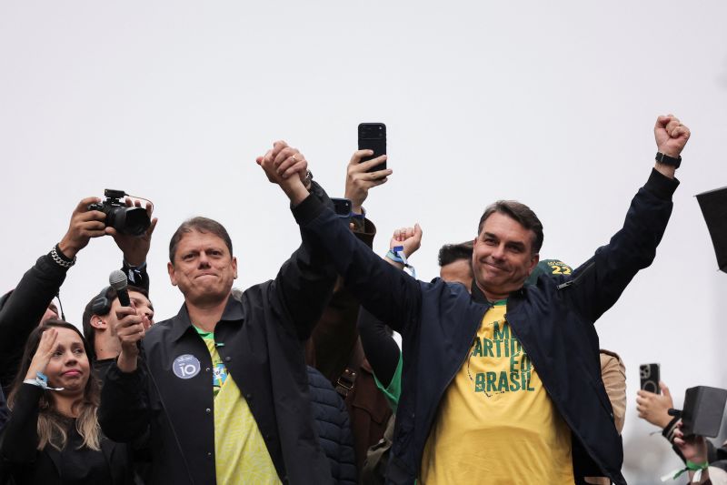 Elecciones en Brasil 2026: Tarcísio de Freitas, aliado de Flávio Bolsonaro, es reelecto como gobernador de Sao Paulo por amplia mayoría