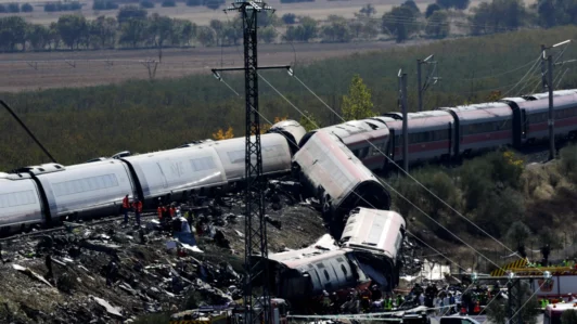 Autoridades confirman que el número de fallecidos asciende a 64 tras accidente de trenes en España