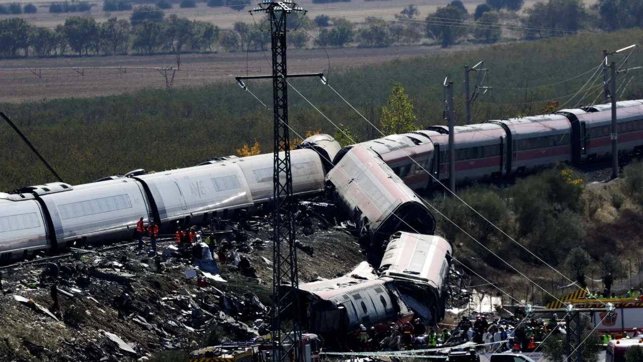 Autoridades confirman que el número de fallecidos asciende a 68 tras accidente de trenes en España