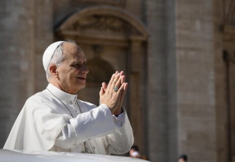 Por primera vez en la historia: El papa León XIV emite su voto por correo para las elecciones en Estados Unidos
