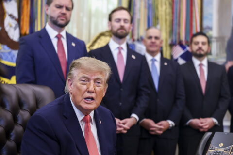 Trump arremete otra vez contra la prensa: Llama 