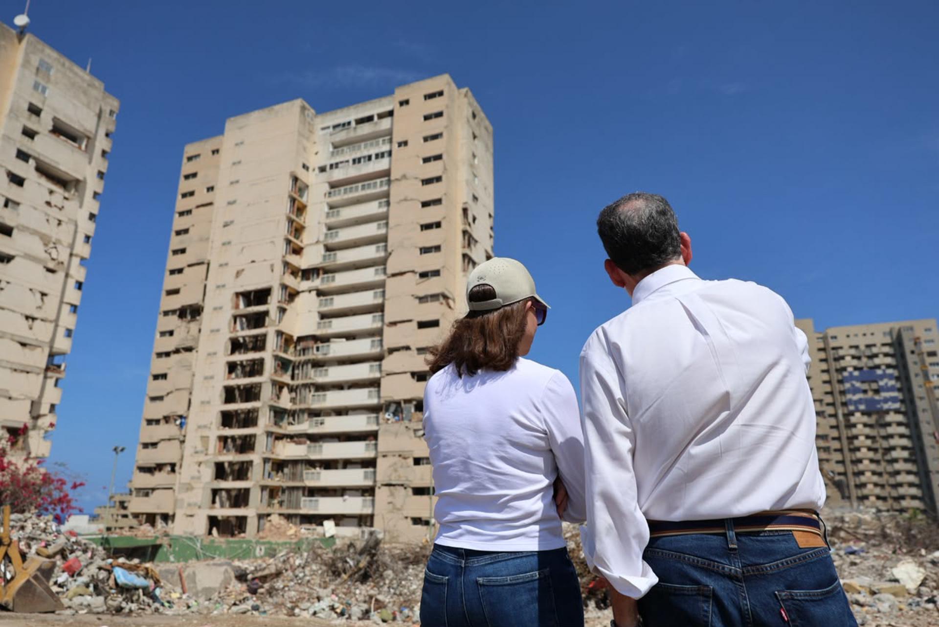 María Corina Machado recorre estado afectado por doble terremoto y se reúne con damnificados en Venezuela