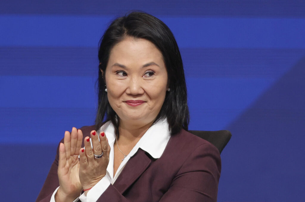 Keiko Fujimori anuncia que los textos escolares en Perú no tendrán 
