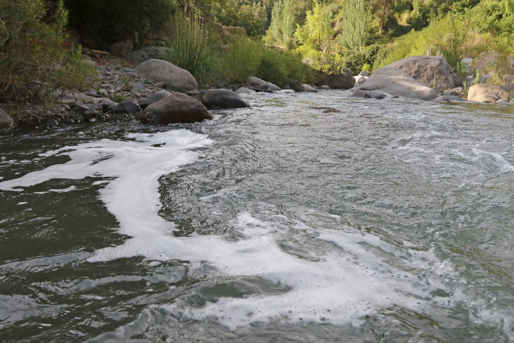 Atención en Lo Barnechea: Senapred activa Alerta Amarilla por crecida del río Molina en medio de lluvias en la Región Metropolitana
