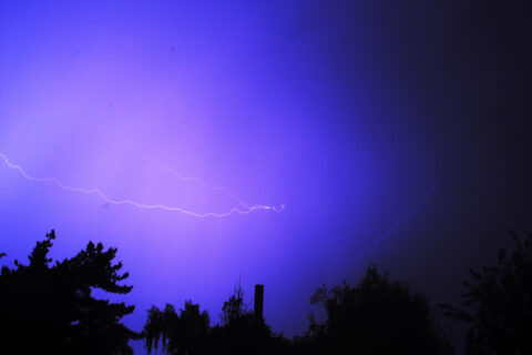 Aviso por tormentas eléctricas de Valparaíso al Ñuble: Revisa cuándo ocurrirá el fenómeno y en qué zonas