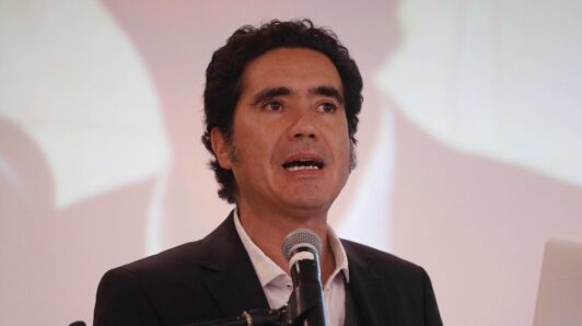Briones arremete contra las AFP tras pérdidas de Fondo E: 
