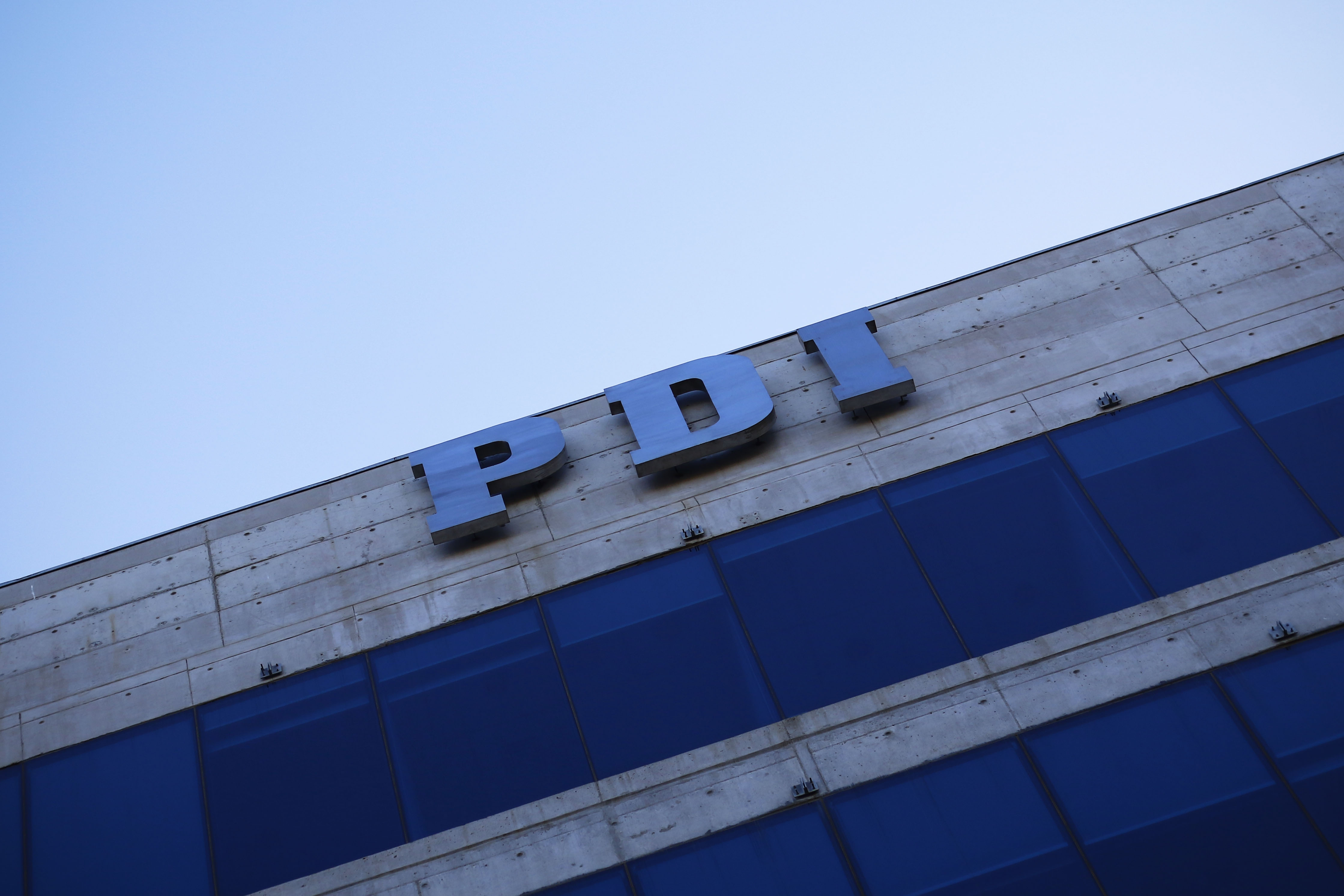 Con sueldos de hasta 2.4 millones: PDI abre postulación a empleos para civiles