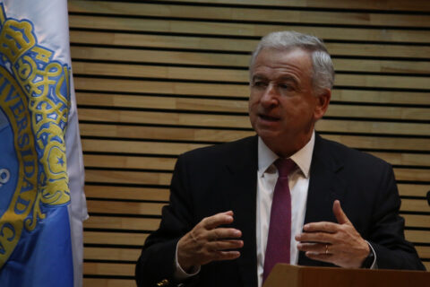 Exministro Larraín por desempleo: 