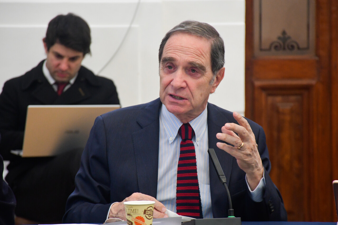 Exministro Larraín afirma que rechazó rebaja de pena a violador, pero doctrina de la Corte Suprema lo "obligó" a concederla