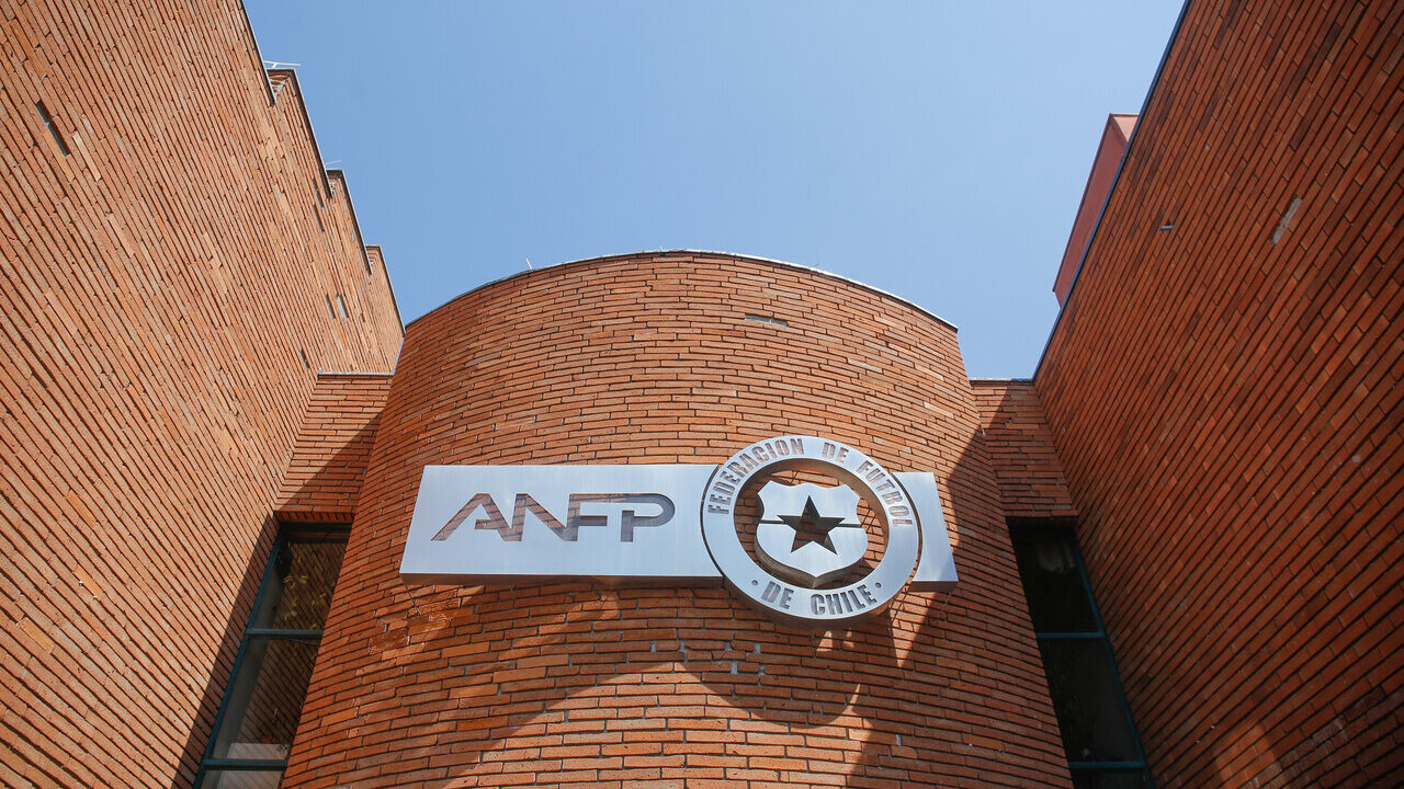 Clausuran instalaciones de la ANFP en Peñalolén: Recinto no tiene patente municipal y acumula deuda de $172 millones