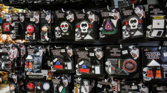 Previo a Halloween: Sernac fiscaliza malls chinos y llama a comprar solo en el comercio establecido