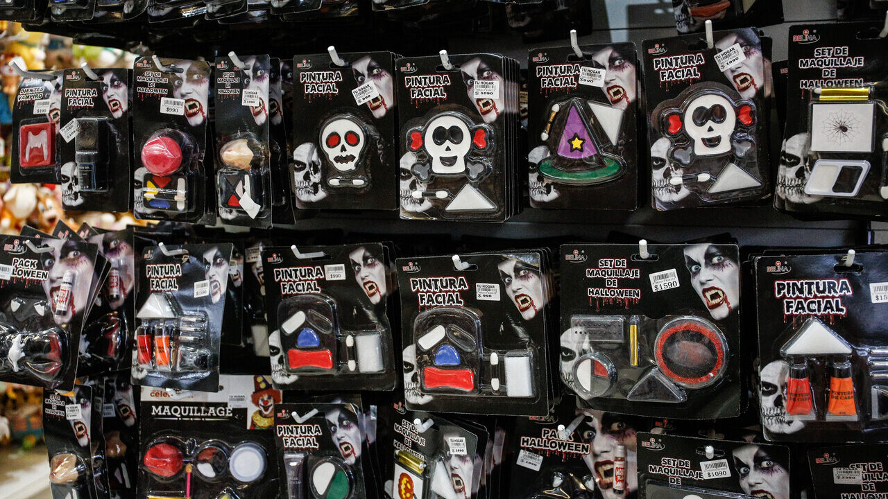 Previo a Halloween: Sernac fiscaliza malls chinos y llama a comprar solo en el comercio establecido