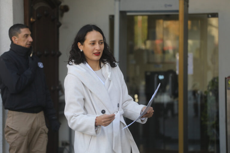 Alcaldesa Javiera Reyes cuestiona Plan Escudo de Barrio: 