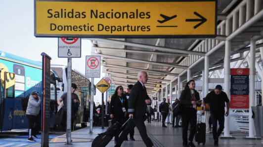 Aeropuerto de Santiago acumula 14 meses consecutivos de caída de pasajeros tras nueva baja en septiembre