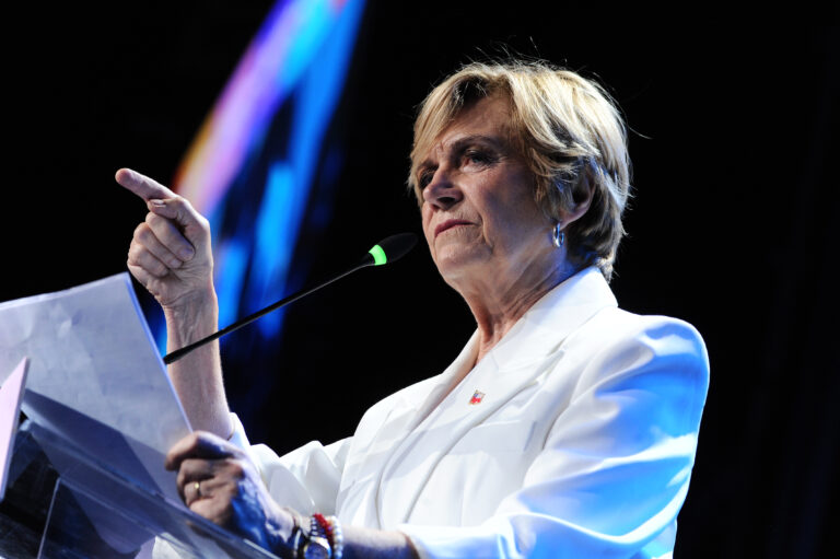 Evelyn Matthei arremete contra Javier Olivares (PDG) tras sugerencia a Bachelet por su eventual candidatura: 