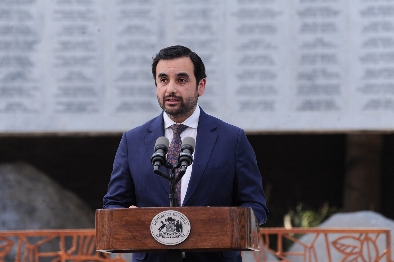 Exministro Gajardo arremete contra Rabat por rebaja de condenas: "¿Por qué usa la jurisprudencia a su antojo?"