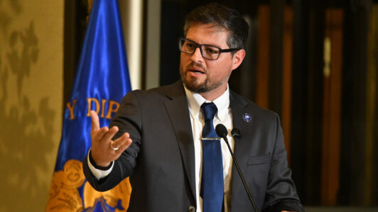 Diputado Valenzuela (PDG) apunta a la oposición por posible acusación constitucional contra Rabat: 