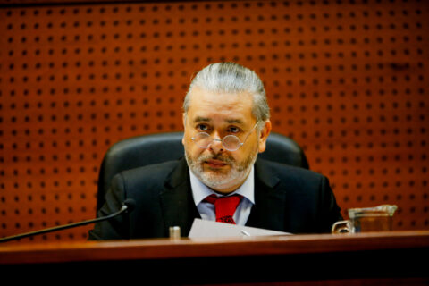 Licencias médicas: Juez Urrutia se encuentra entre los jueces removidos por viajar al extranjero