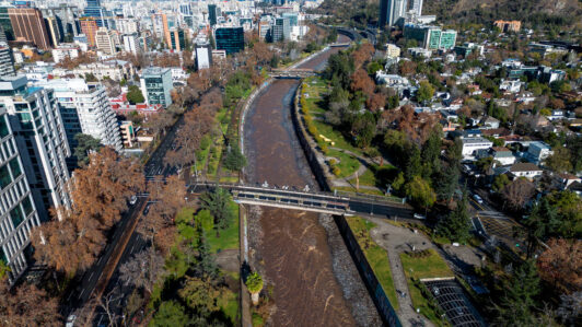 Encuentran cuerpo en canal del río Mapocho: PDI realiza diligencias