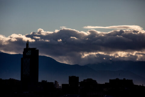 Lluvias en Santiago: GORE pide evitar cordillera, ríos y quebradas ante riesgo por tormentas