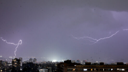 Meteorología emite aviso por tormentas eléctricas entre Coquimbo y Biobío: Hay probabilidad de granizos