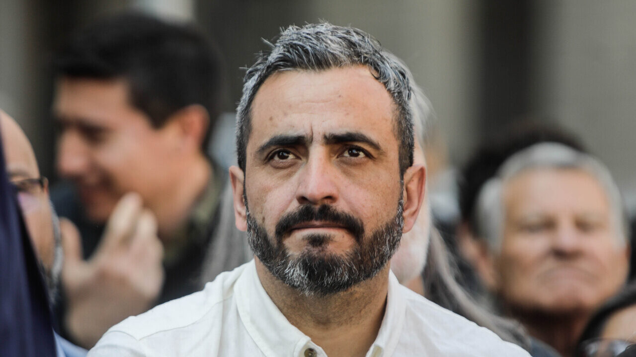 La crítica del alcalde de San Bernardo al gobierno central por demora en respuesta tras lluvias: "Si esto fuera en Las Condes los ministros estarían metidos en el agua"