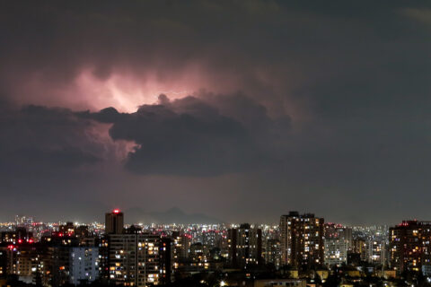 Alerta meteorológica: Pronostican tormentas eléctricas, granizo y fuertes vientos en 10 regiones