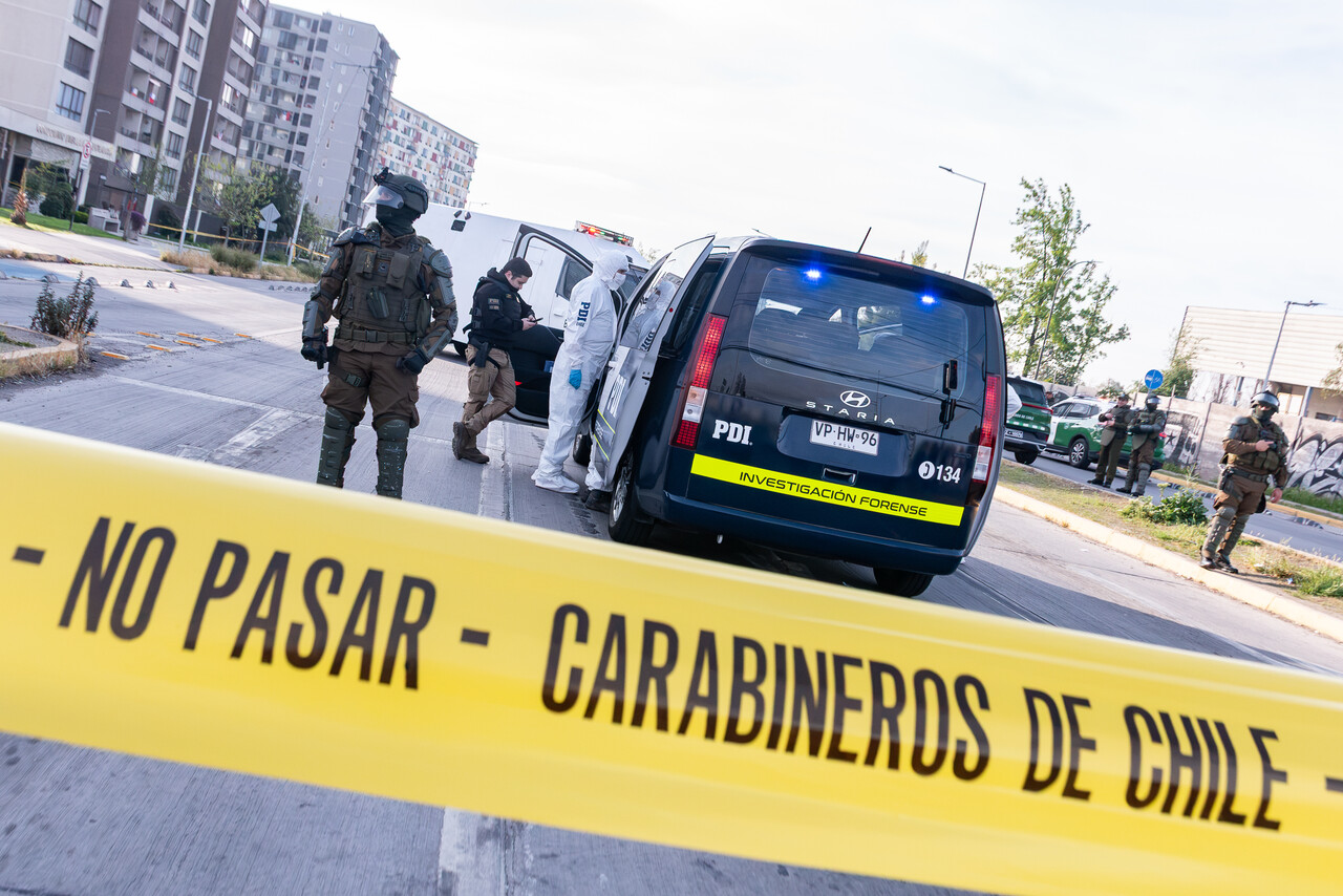Hombre muere tras incendiar departamento en San Miguel: Esposa e hijas lograron salir y alertaron a Carabineros por VIF