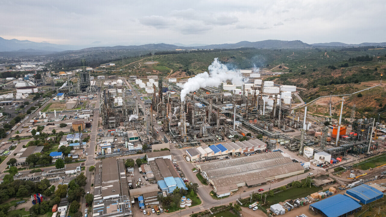 SMA formula cargos "gravísimos" contra ENAP Refinería Aconcagua por entrega de información "falsa": Empresa arriesga multa de más de US$ 19 millones