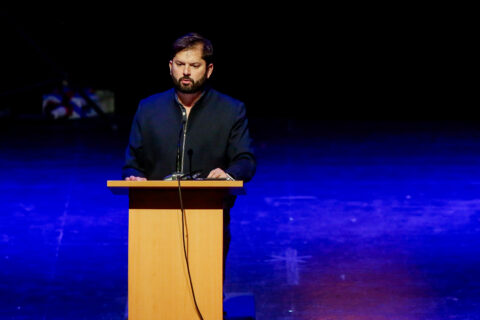 Expresidente Boric cuestiona rebaja de impuestos el día de la publicación de la megarreforma y advierte impacto en programas sociales