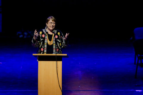 Exministra Vallejo defiende figura de Bachelet, pero pide a la oposición no centrar la discusión 