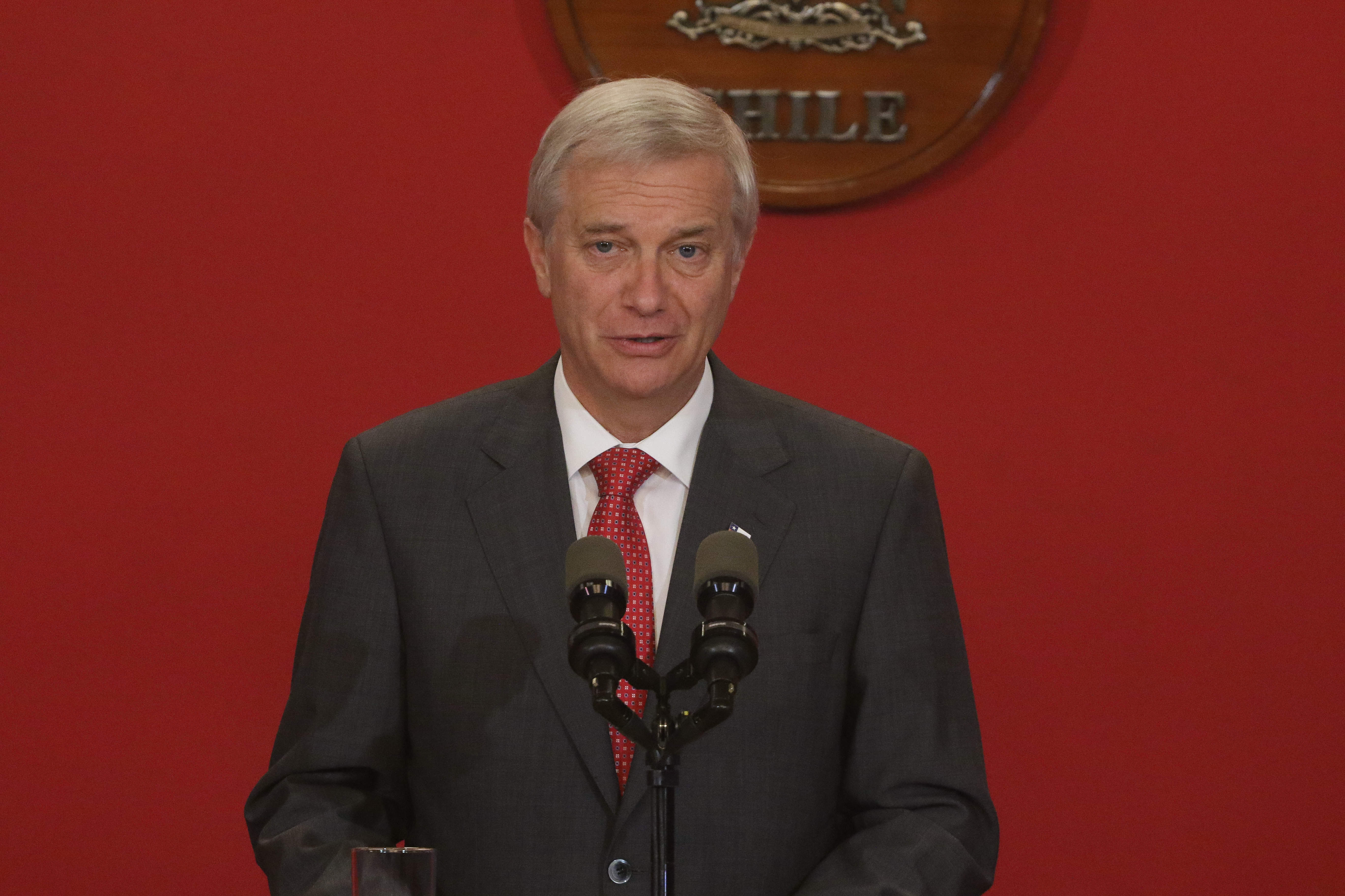 Presidente Kast defiende su gestión y liderazgo ante críticas de la oposición: "Yo no vivo de las encuestas y eso marca una diferencia"
