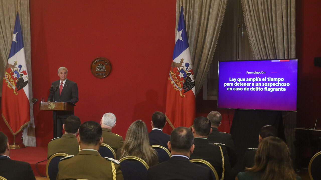 Gobierno promulga ley que aumenta el plazo de flagrancia y entrega nueva función a policías: ¿Cómo funcionará?