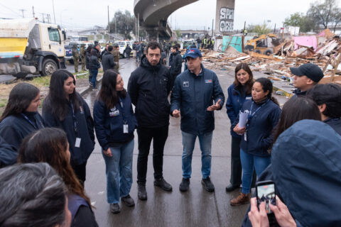 Autoridades inician cierre del campamento "Latinoamericano" en Maipú: Vivían 140 familias/Agencia Uno