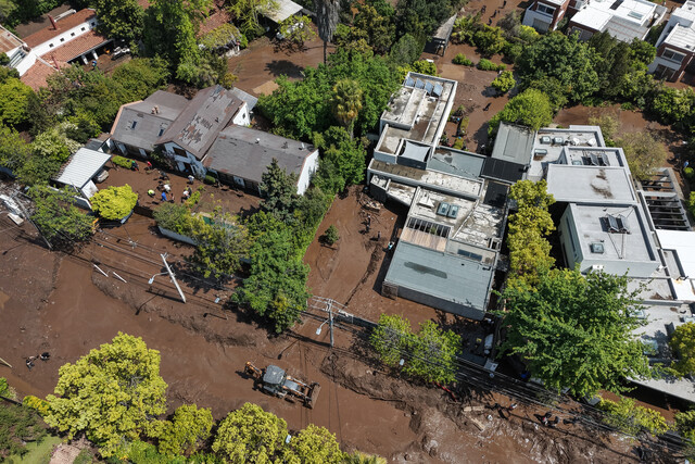 Aluvión en Las Condes: Reportan 384 damnificados, 1.000 evacuados y 1.960 viviendas dañadas